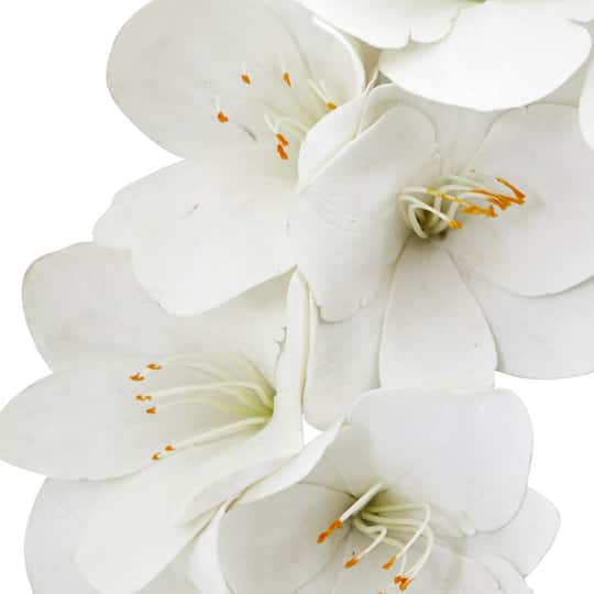 24'' White Amaryllis Wreath